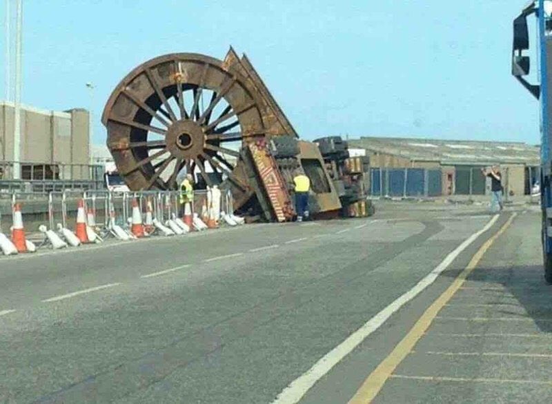 Atex0212's tweet image. Overturned truck in Peterhead about an hour ago #checkyourcog #loadlimits