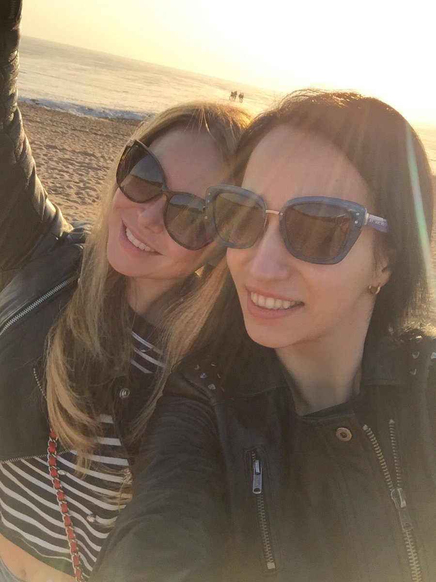 AnnaSpb14's tweet photo. У меня в ладошках солнце, я дарю его друзьям! Улыбайтесь это просто, наша улыбка-это вам😊☀️ https://t.co/nim8lIqVdN
