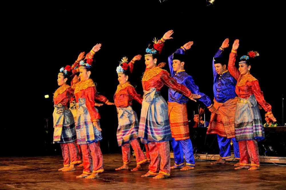 Infusionet's tweet photo. Indonesia berhasil mendapat penghargaan tertinggi di Festival Folklore Dunia &amp; ngalahin Negara2 lainnya #SORESANTAI https://t.co/vII7IqFgy7