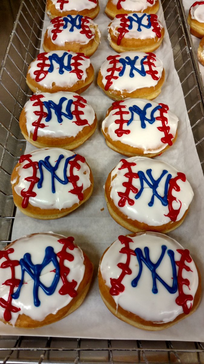 ecanfield17's tweet photo. Happy Opening Day @Yankees fans! #chasing28 #goyankees #dunkindonuts #donutmaster https://t.co/VvoKZnJB7U