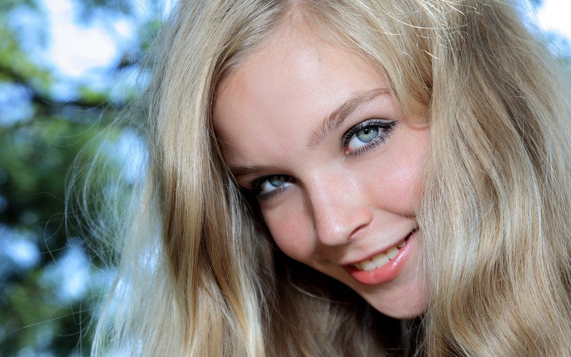 WallpapersOnWeb's tweet photo. Sienna with amazing eyes https://t.co/jTaKMrtwQs #desktop #wallpaper #girls #sienna https://t.co/Sw5ugxk9Ls