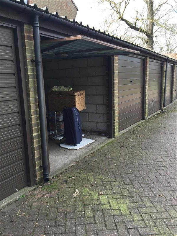 MPS_PurleyOaks's tweet photo. Residents of #Kenley, please ensure your garages are locked and secure. See anything suspicious let us know. https://t.co/U06YA2jbI6