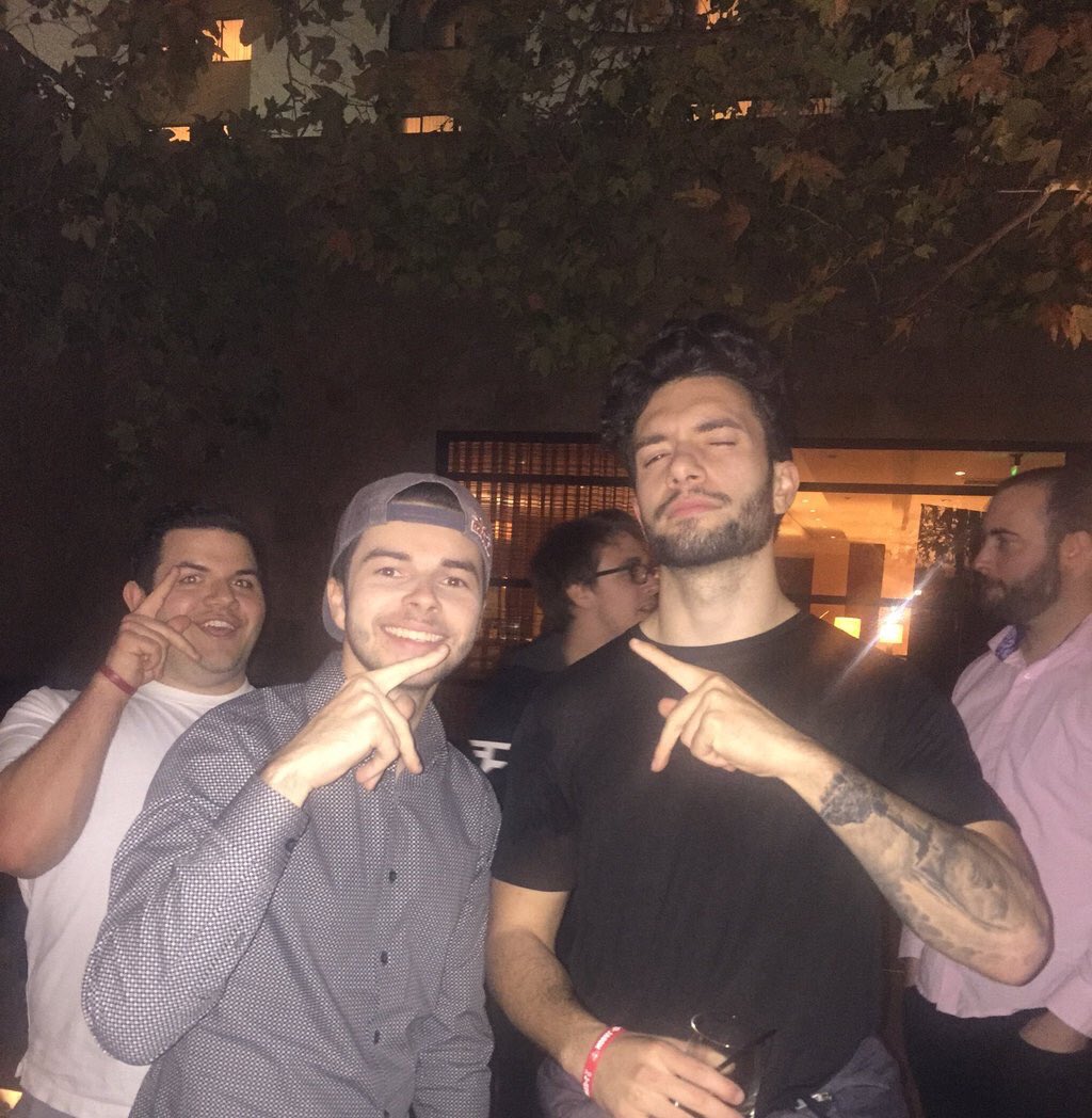 CouRageJD's tweet photo. Just a few of my favorite pictures from this weekend...

Goodnight <3 https://t.co/v0UUyg5KAy