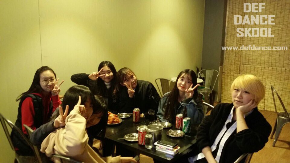 defdance_com's tweet photo. 데프댄스스쿨 노원점 주말 5시 30분 걸스가요반 회식~^^
#데프댄스스쿨노원점 #걸스가요 #회식 #데프댄스스쿨 #힙합댄스학원 #데프댄스학원 #댄스학원 #데프실용음악학원 #팝핀 #dance #defcompany https://t.co/lSuKw0yDW6