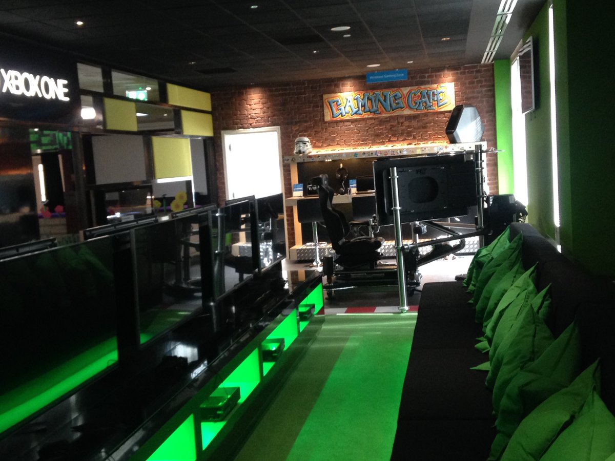 GradsInGames's tweet photo. Everyone's got a visit to the awesome @MicrosoftUK Experience room to look forward to later :) #SFAS16 https://t.co/WGnZfG2qPx