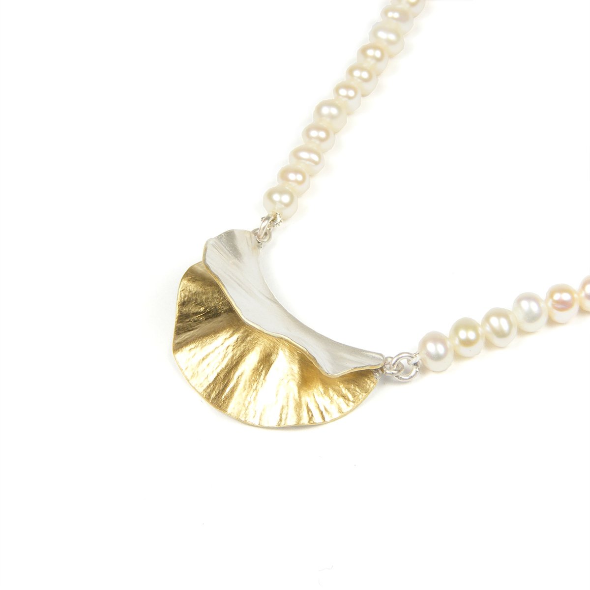 NbbyNg's tweet image. New for #bctf2016 freshwater pearl strung silver &amp;amp; 18c gold plate Ostrea necklace, perfect for brides. Stand 215