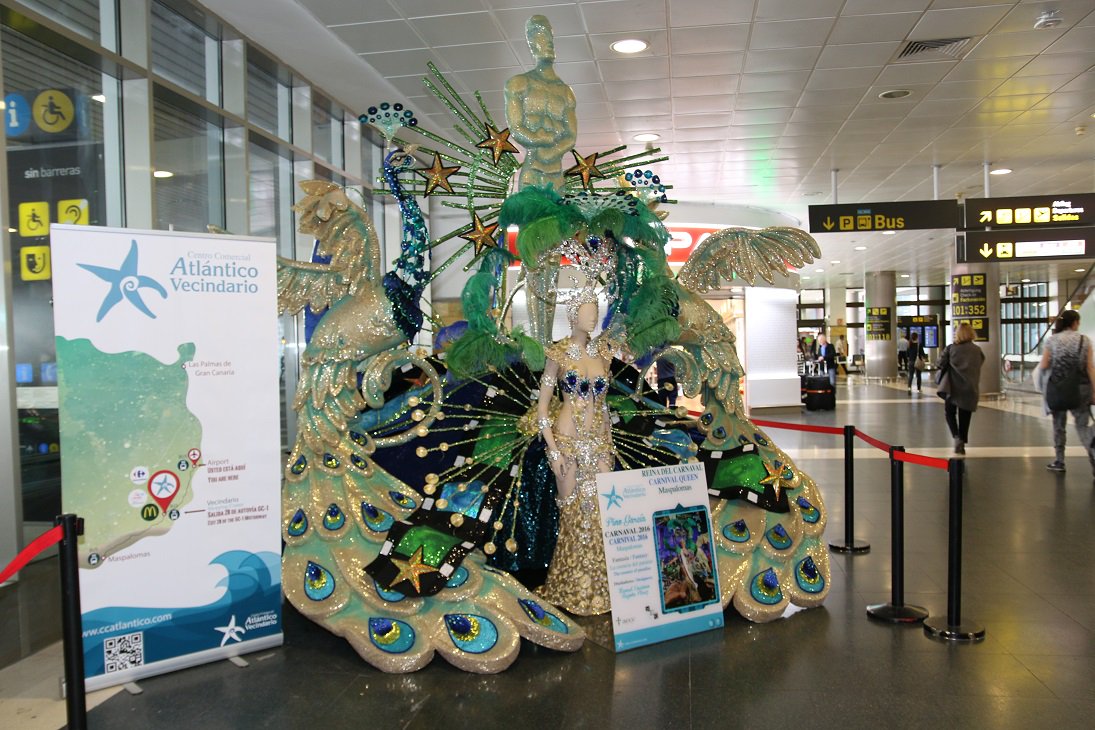 CCATLANTICOGC's tweet photo. Los trajes de las reinas del Carnaval, patrocinados por @CCATLANTICOGC expuestos en el aeropuerto de Gran Canaria. https://t.co/pe1RhcWyD0