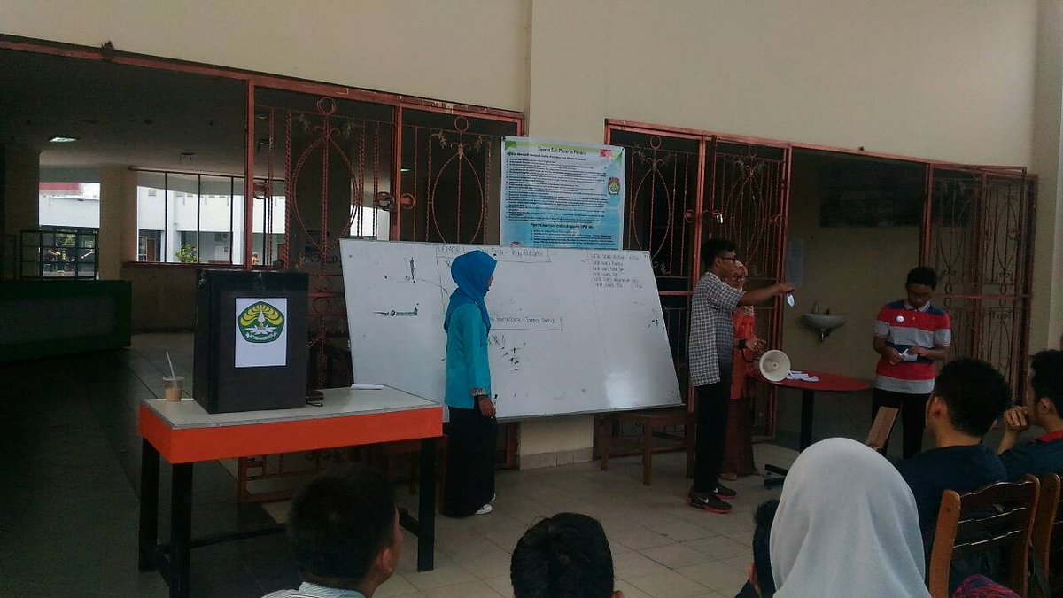 Pemira 2016

Sedang berlangsung perhitungan suara yang dihadiri oleh kedua pasang calon

Regards,
BEM FK UR