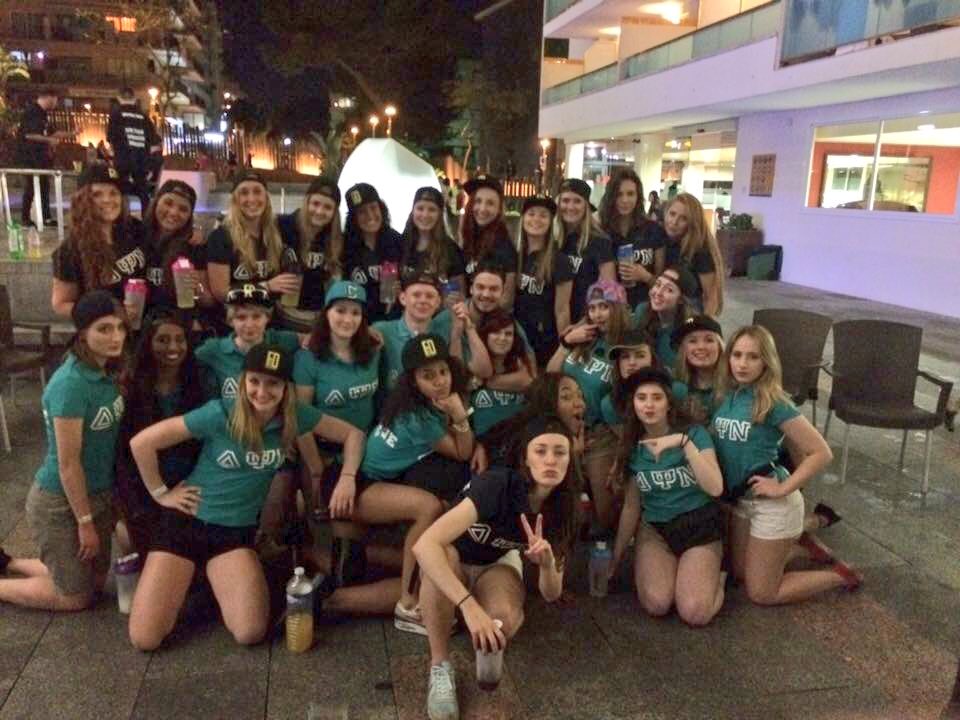 KatieWincott's tweet photo. What I would give to be back in Salou on Tour with this crazy bunch @BrookesDance 💃🏻👯☀️🍹 https://t.co/crnInfU8HK
