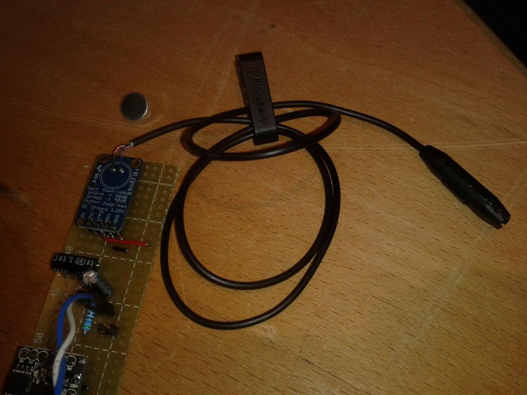 ModInAMatchbox's tweet image. Success using a #blackberry handsfree kit as the microphone with @Maxim_IC MAX9814 for #ModInAMatchbox