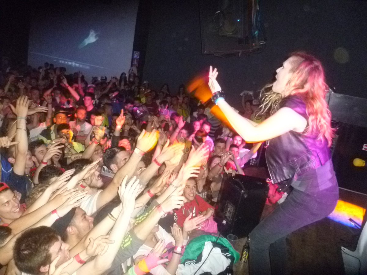 djanuschka's tweet photo. ¡Gran noche este Sabado en @SalaFanatic ❤ #Sevilla!
Gustazo pinchar con todo vendido, gran trabajo #SelectaBreaks!!! https://t.co/MWh5u0UYlo