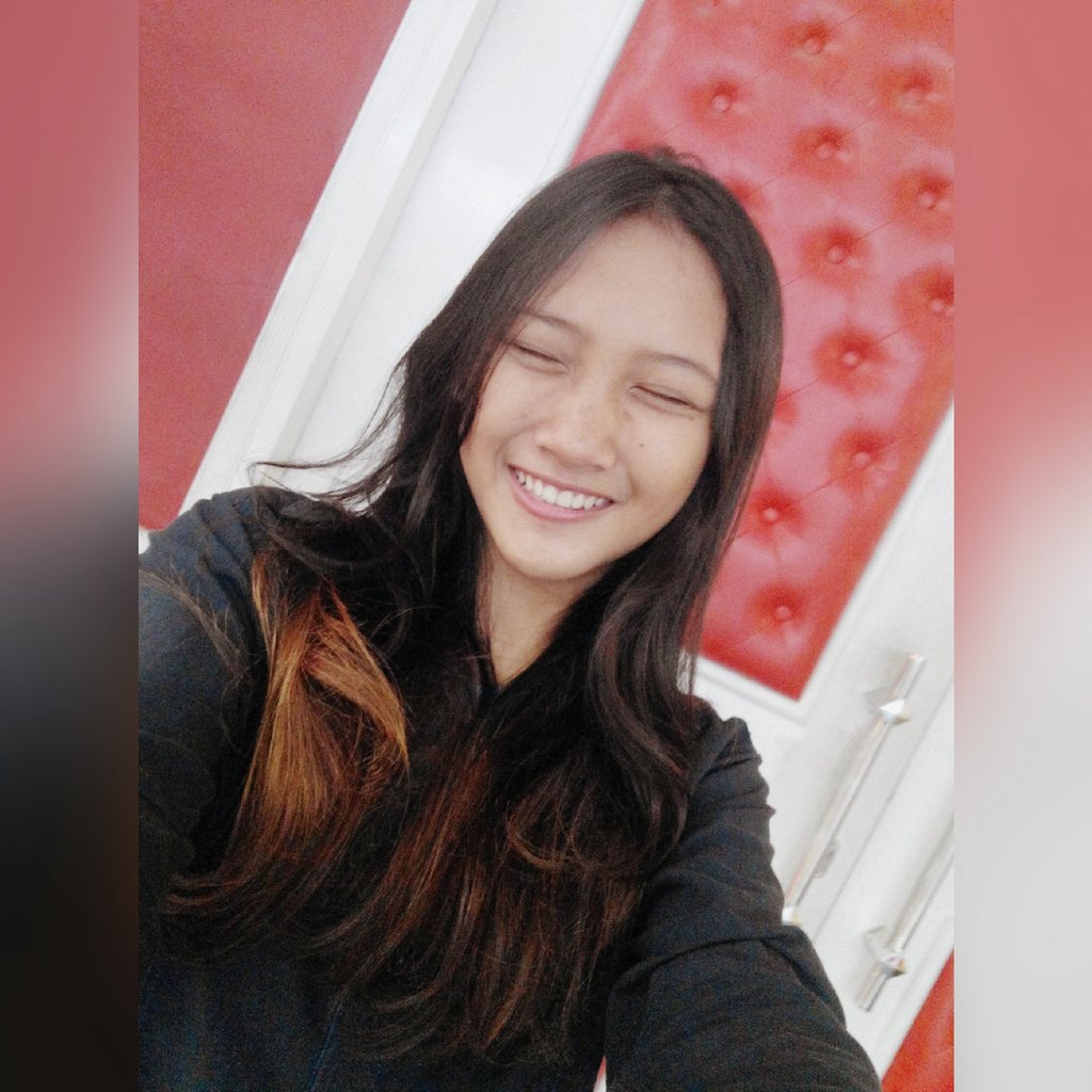 Elin_CKT48's tweet photo. Abis ngambil formulir,  bonusnya ketemu @S_SiscaJKT48  dipintu ini wtwtw https://t.co/pBQCaIuYCV