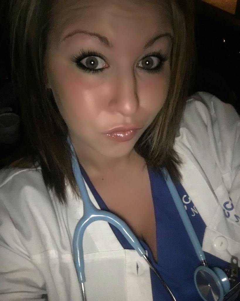 TheCaringTimes_'s tweet image. Back to school 🎓 Happy Monday 
#clinical #springbreaksover #girlswithgoals #nursingschool #happymonday by kendra_bu…