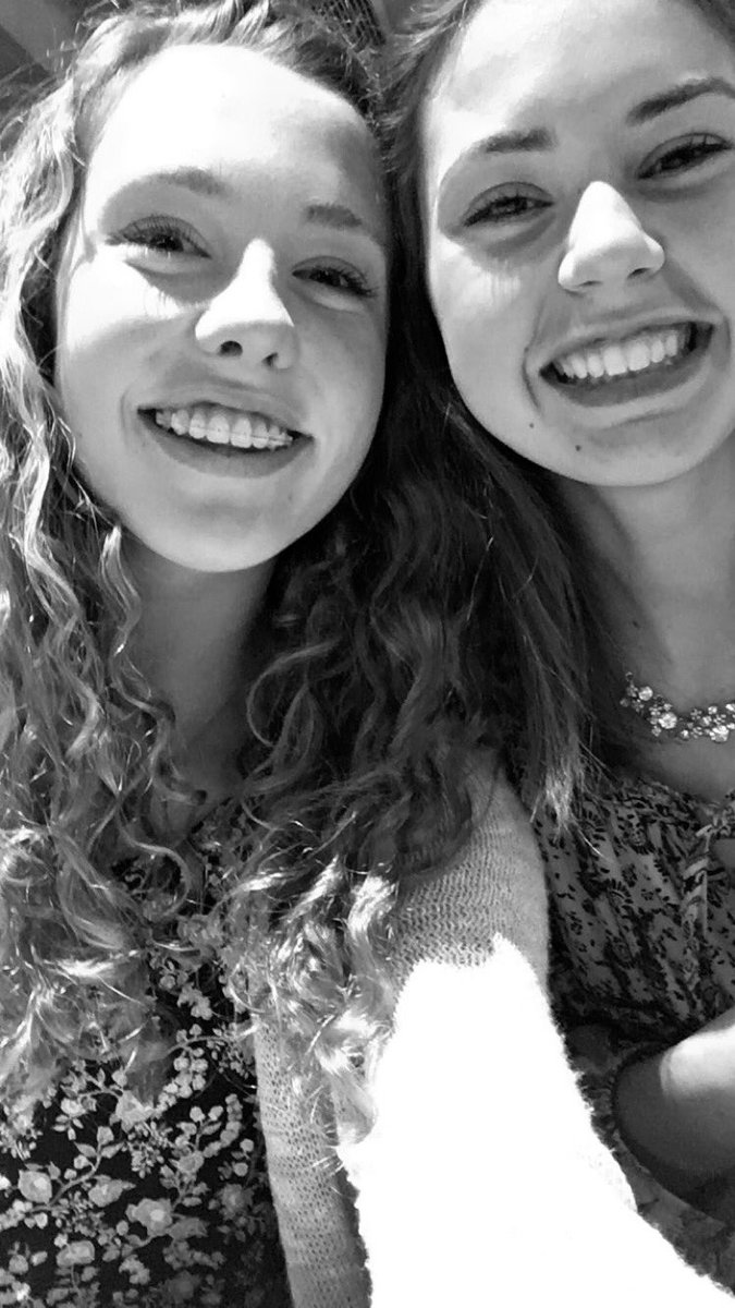 hovissam's tweet photo. Happy birthday to this gal pal 💗 hope it's a good one 🎉🎈 https://t.co/dogx4skgd3