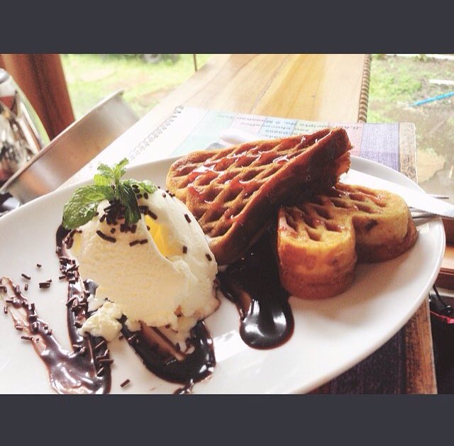 Nikmatin Voucher free Waffle dari Zou choco coffee, di jamin memanjakan lidah anda 👍🏻 #zouchococoffee @KulinerSolo_