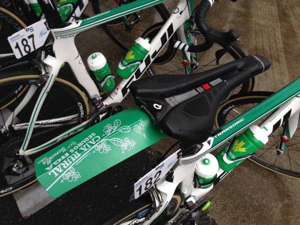 SencilloBikes's tweet photo. A day to use @CajaRural_RGA  mudguard  by #sencillobikes https://t.co/N6RpUos1KU #itzulia https://t.co/HmUCIsoSMK