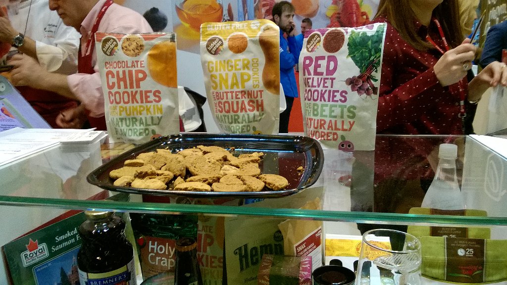 santosdiazr2's tweet photo. @HdnGardenFoods people in @salondegourmets #madrid #spain love your product! #galletas #singuten #verduras https://t.co/8v6nB4f2Ex