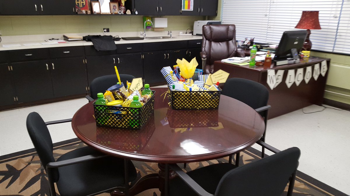 SFalgione's tweet photo. Welcoming our new principal,  Mr. Gardner to Rockfish!  So glad you are here! #RFES #Rocktified https://t.co/lH0So5UOwX