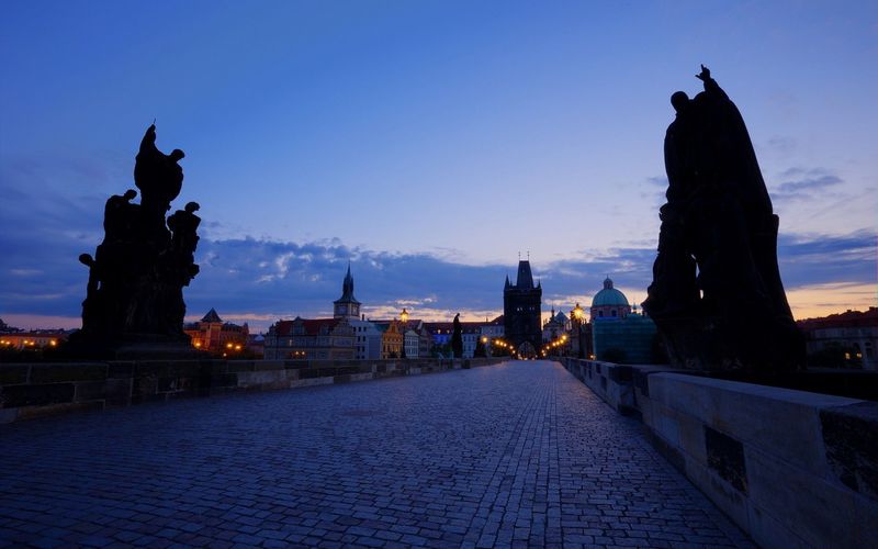 WallpapersOnWeb's tweet photo. Charles Bridge in Prague https://t.co/kb6l8C91hM #desktop #wallpaper #world #europe #prague https://t.co/R0waBwii7p