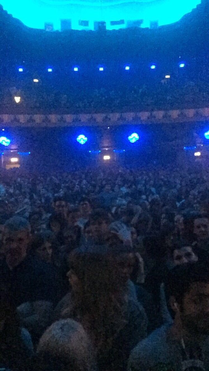 KayleighG1992's tweet photo. View from the front to the back @JamesBayMusic @eventim_uk 30/03 #jamesbay #chaosandthecalmtour #jamesbaylive https://t.co/iZO7CFg8RZ
