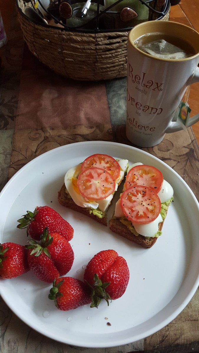 FitChast's tweet photo. #breakfast #yummy #nomnom #eatclean #healthiswealth #summeriscoming https://t.co/ShpOs0pAXn