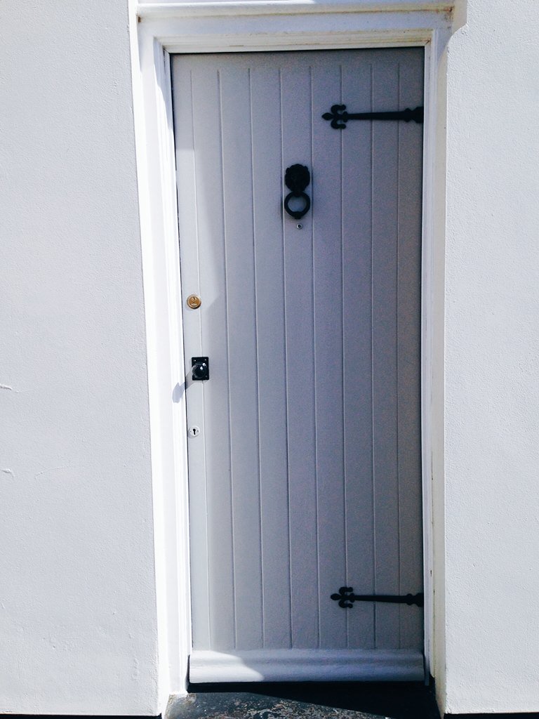 matthewsouch's tweet photo. Finished the front door, side door and courtyard gates in @FarrowandBall 'Purbeck Stone' looking good for the summer https://t.co/QNEe9ZlKvp