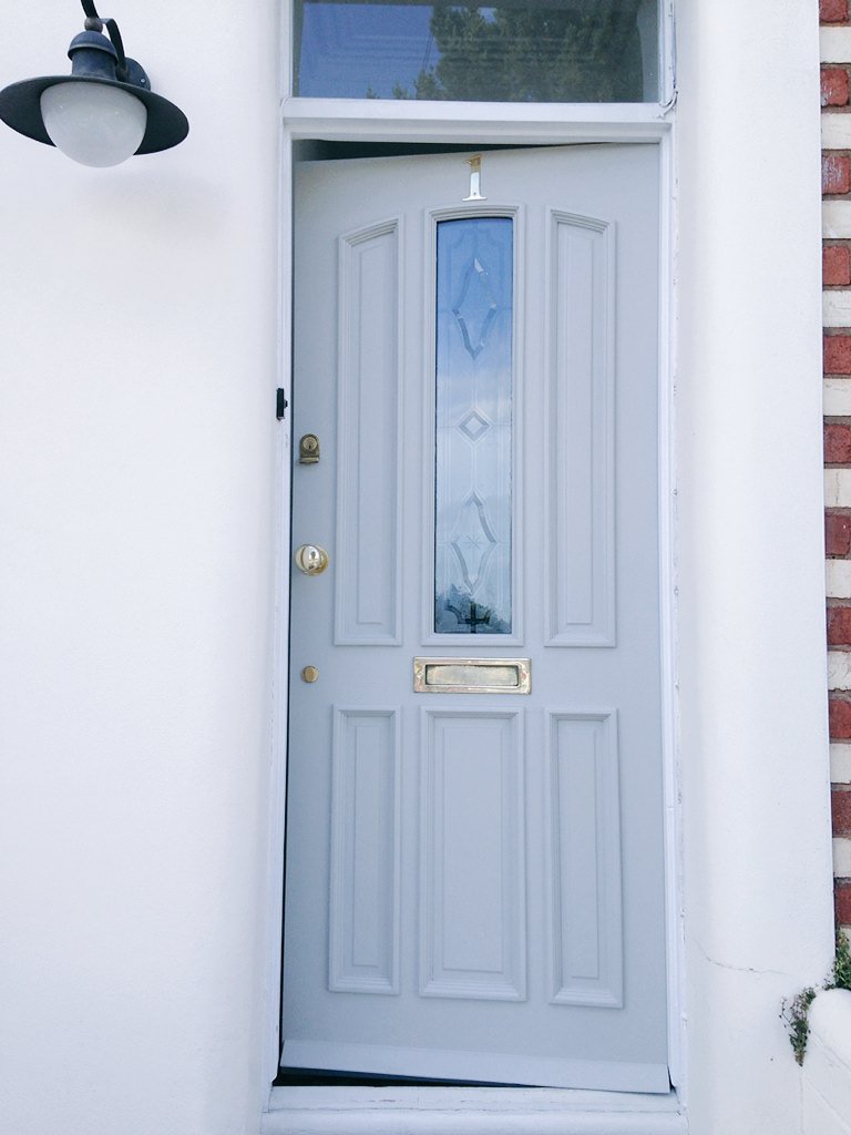 matthewsouch's tweet photo. Finished the front door, side door and courtyard gates in @FarrowandBall 'Purbeck Stone' looking good for the summer https://t.co/QNEe9ZlKvp