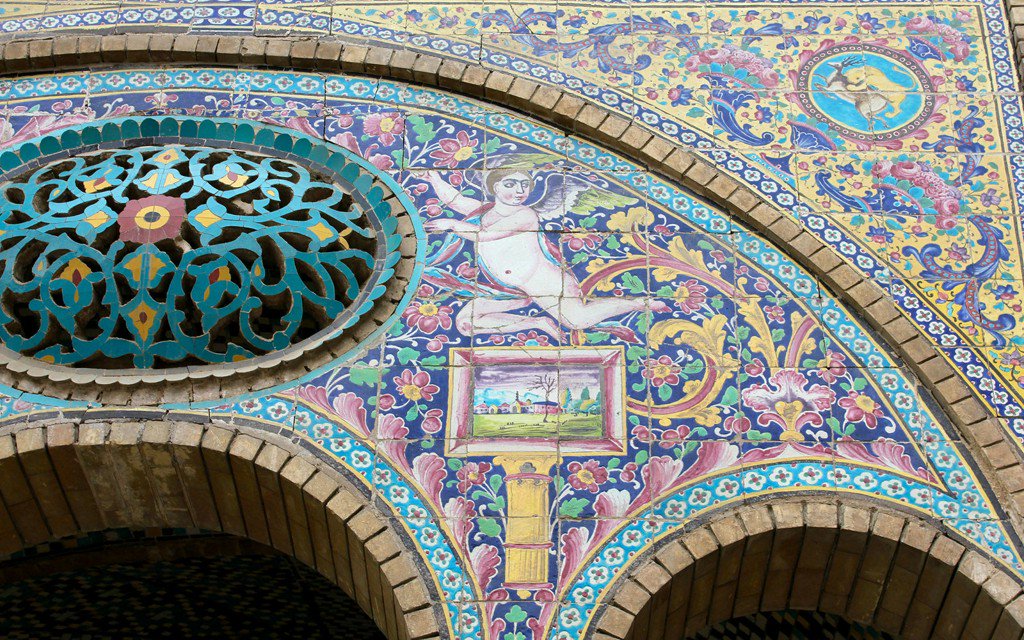 TravelLeisure's tweet photo. Unbeknownst to many, Iran is home to the Muslim world's finest tile work. See it here. https://t.co/iXL0KOu9u6 https://t.co/e6x3K9gsM1