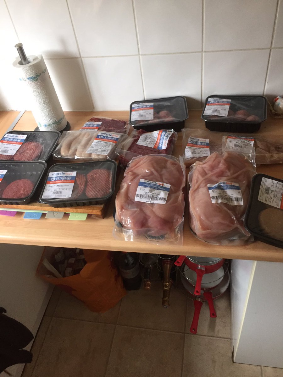 djlammin's tweet photo. Absolutely delighted with my first ever @MuscleFoodUK delivery #howmuchmeat https://t.co/1F1KC58BVH