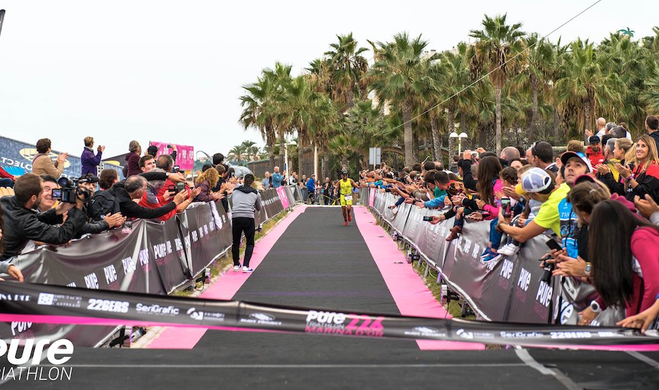 Puretriathlon's tweet photo. Instante de la llegada de @j_estrangeiro a la meta, momento inolvidable #PureTriathlon https://t.co/pXEQGNGiEn
