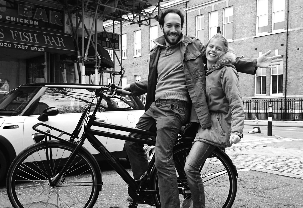 LDNCycleChic's tweet photo. On a bicycle built for two! Continental #CycleChic hits London
#LDNCycleChic @FietsenBsp https://t.co/5O6gCEjPvD https://t.co/zEF2FAosOo