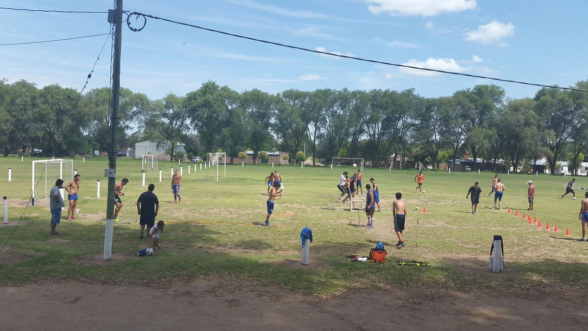 DeportivoAnguil's tweet photo. El #Depo vuelve a los entrenamientos!! HOY los planteles de SUB-20 y Primera comenzarán a prepararse para el OFICIAL https://t.co/mi13P3rJku