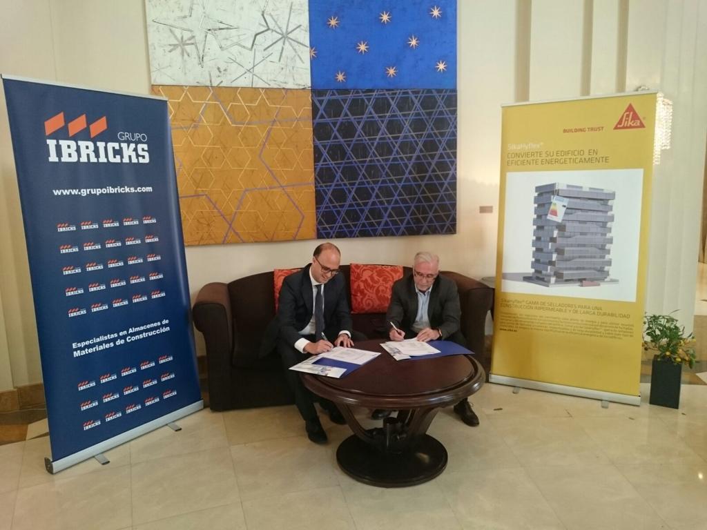 Agustin35181328's tweet photo. @SikaSpain con el CEO de #IBRICKS firmando el acuerdo para 2016 en el hotel #Westin Valencia un marco inmejorable https://t.co/3myyur6RiC