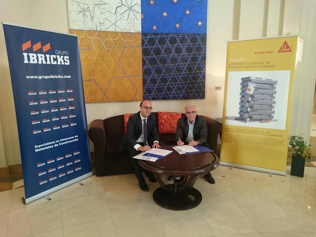 Agustin35181328's tweet photo. @SikaSpain con el CEO de #IBRICKS firmando el acuerdo para 2016 en el hotel #Westin Valencia un marco inmejorable https://t.co/3myyur6RiC