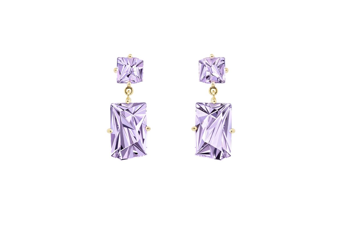 Oro amarillo y piedras preciosas sin tratar componen la colección Klar. Por Estela Guitart
bit.ly/1RMfdPD