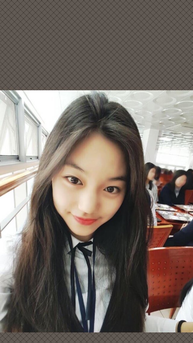 somix309's tweet photo. [#도연] 왼쪽이 갤럭시 오른쪽이 아이폰 #김도연 #프로듀스101 #IOI #아이오아이 #Crush #배경화면 https://t.co/psTjQ0Lv5K