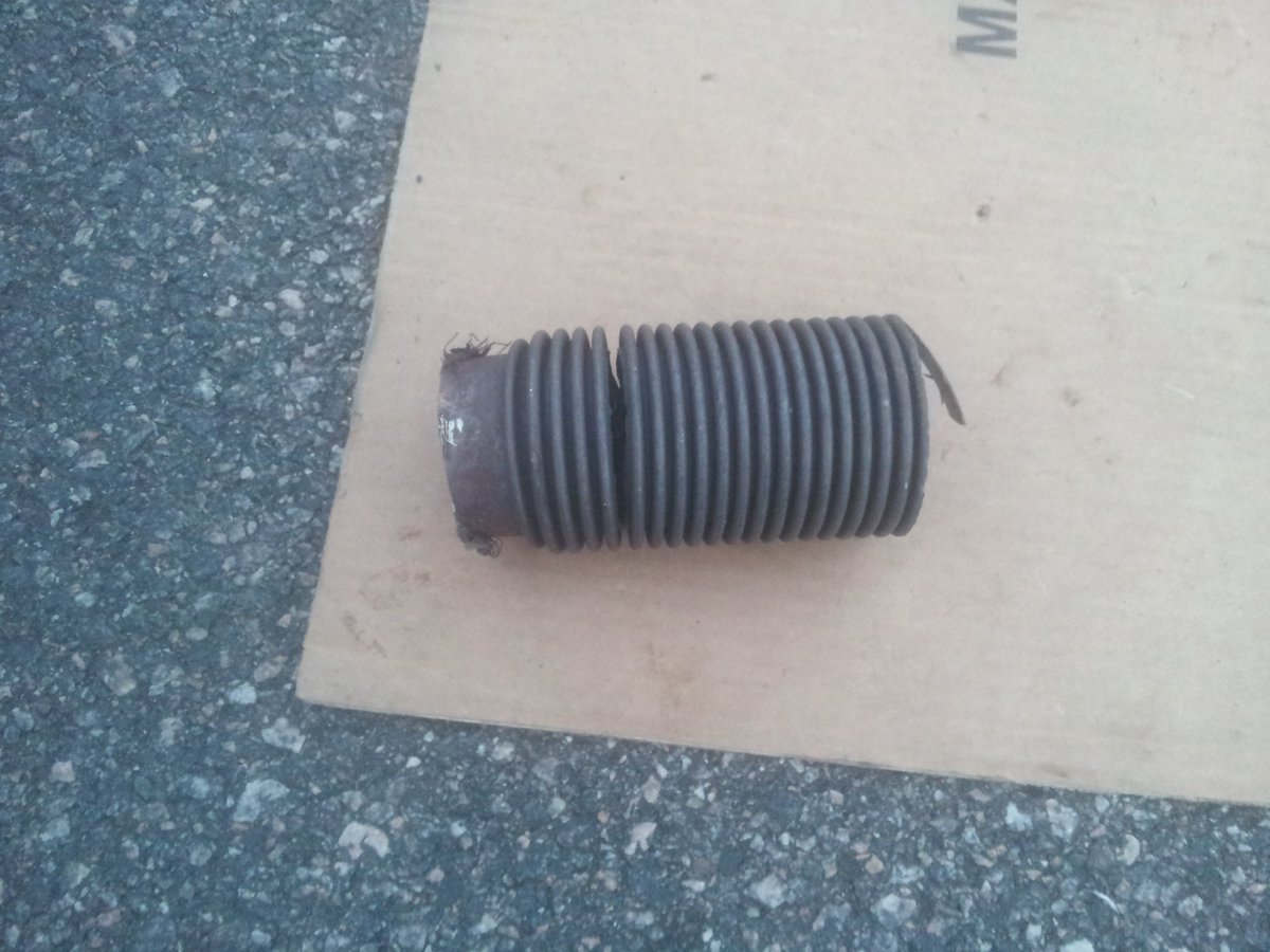VergilRacing's tweet photo. This little guy costed us 2 hours in the garage #skrotbilrejset https://t.co/JHZFNGeIAA