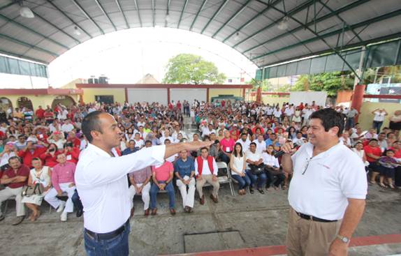 InfomovilNews's tweet photo. En Isla Mujeres delegados priistas respaldan a Juan Carrillo Soberanis https://t.co/HRvJlVTMAC @juancarrillo58 https://t.co/uL3l3h26eq