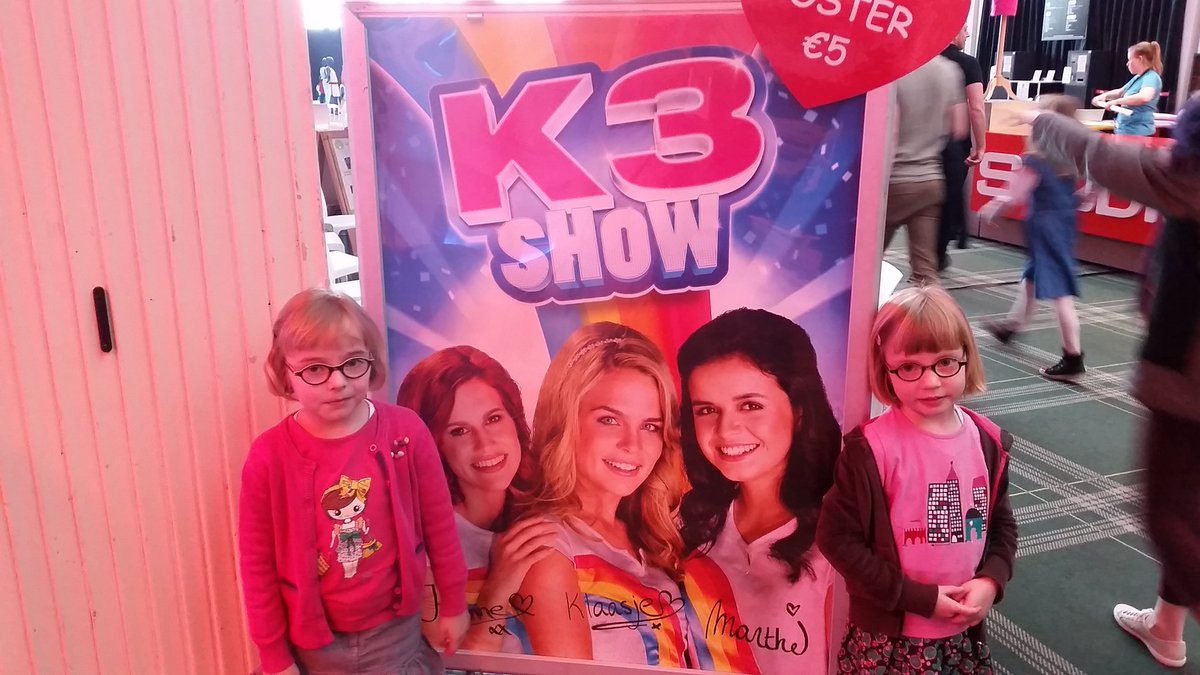 HansCommeene's tweet photo. Klaar voor de strijd ... #k3show #bruistabletvoorpapaligtklaar https://t.co/5tYTNzISFr