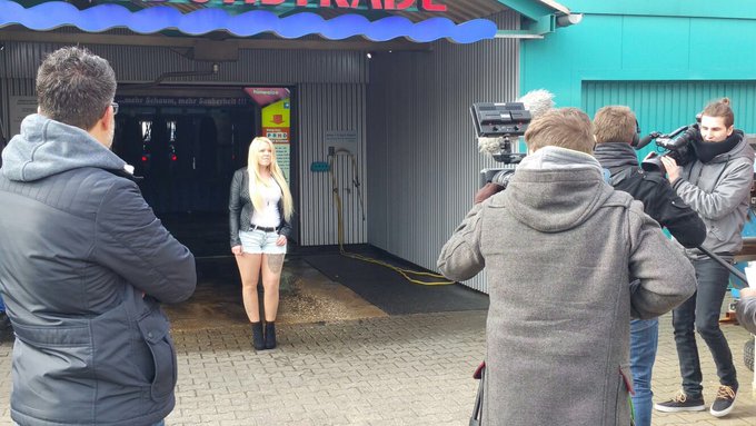 Watch LunaLove's leaked NSFW photo on TwXstars