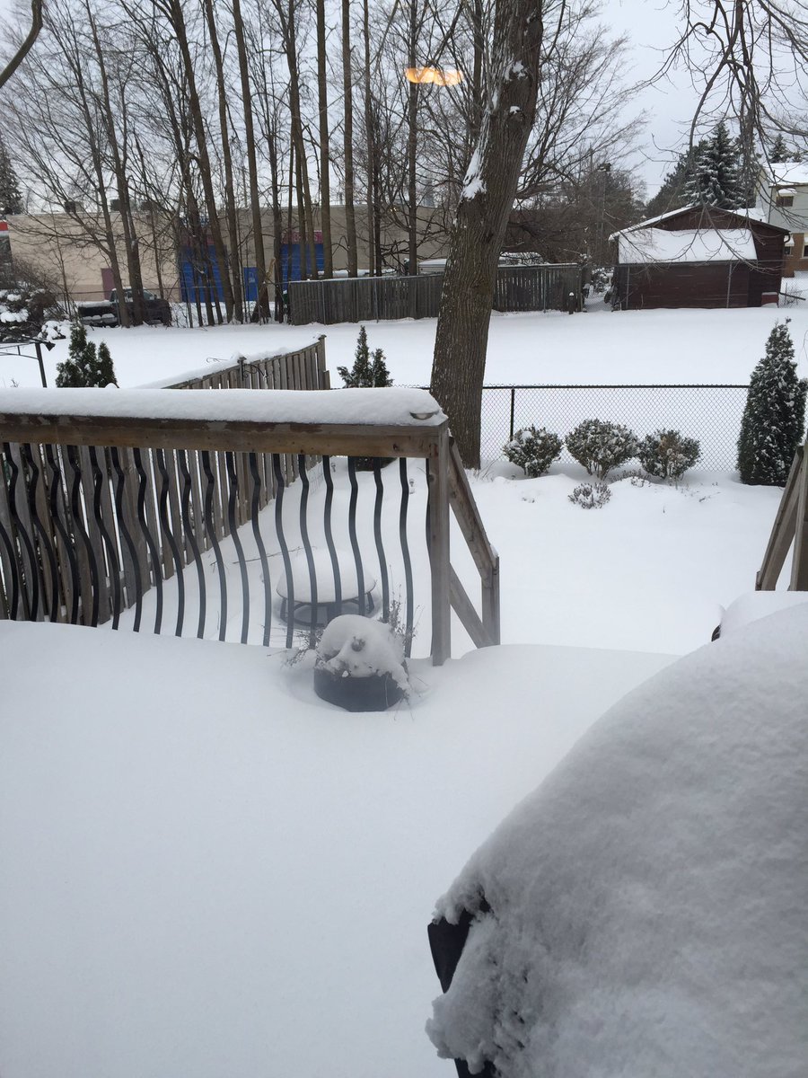 tmullallygolf's tweet photo. Oh Canada.....why must you do this in April. @TorontoPearson will be fun today #aprilfoolish https://t.co/3rToPTP7Up