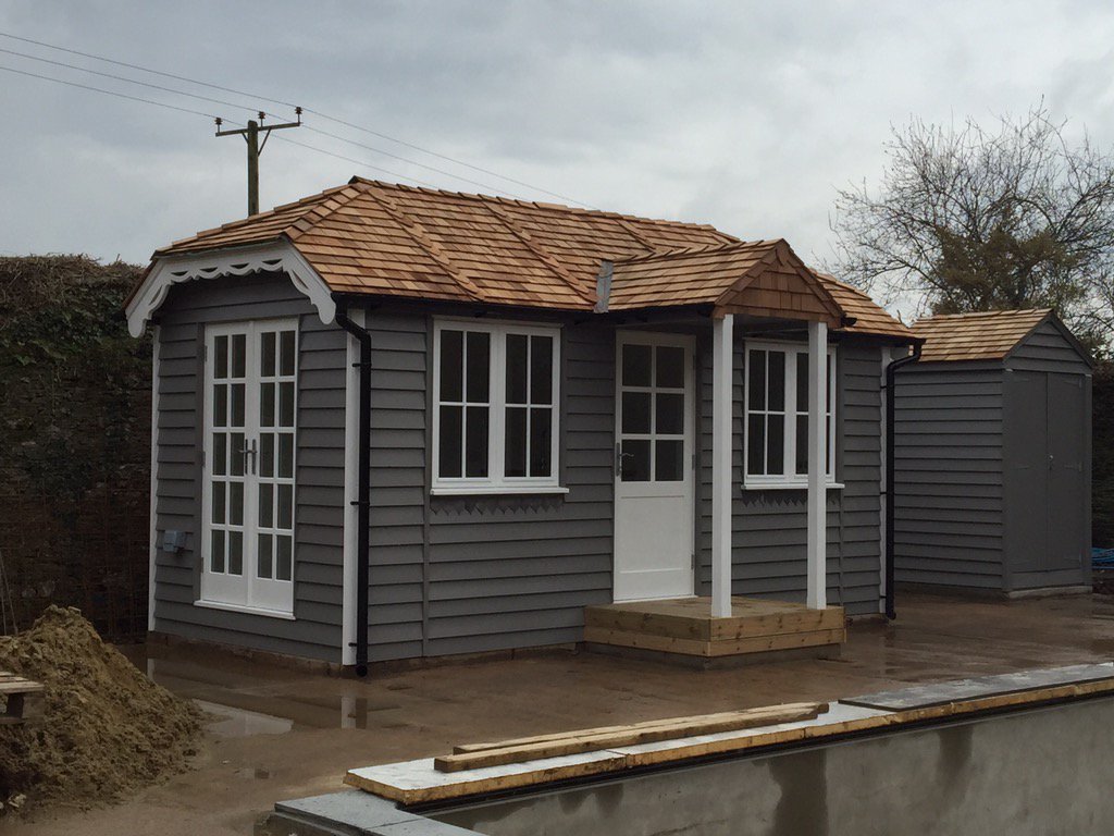 timelessgr's tweet photo. @timelessgr Pool house looking great in @FarrowandBall light grey https://t.co/nyWdGTPpq3