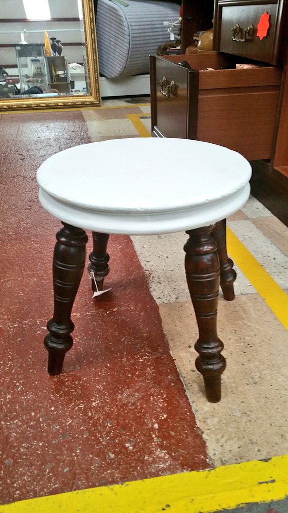 CloughandCo's tweet photo. Oh. 

DAMN YOU #CHALKPAINT!

Another #antique destroyed. https://t.co/synNYMlzgF