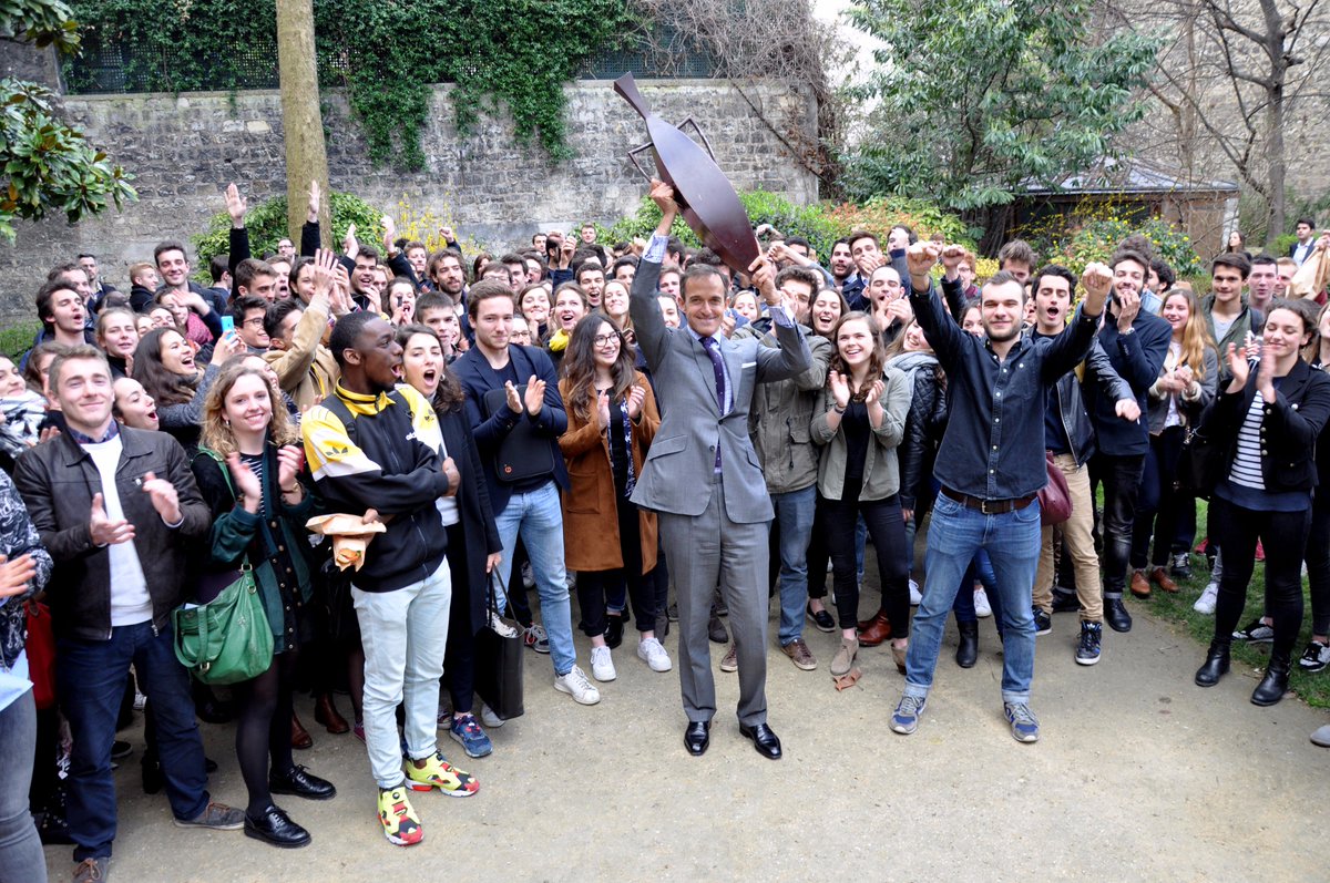 sciencespo's tweet photo. 🏆 Victoire pour la 5e année consécutive ! #CRIT #crit2016 Bravo ! @ASSciencesPo https://t.co/kw66bU39zp