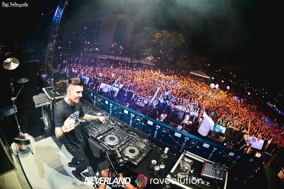 djRonPoe's tweet image. Got caught dancing 💃 #NeverlandManila #RaveolutionPH #djronpoe