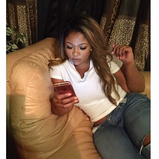 AsiaaV's tweet photo. Me on the daily 📱 https://t.co/uhUc3ELhh3