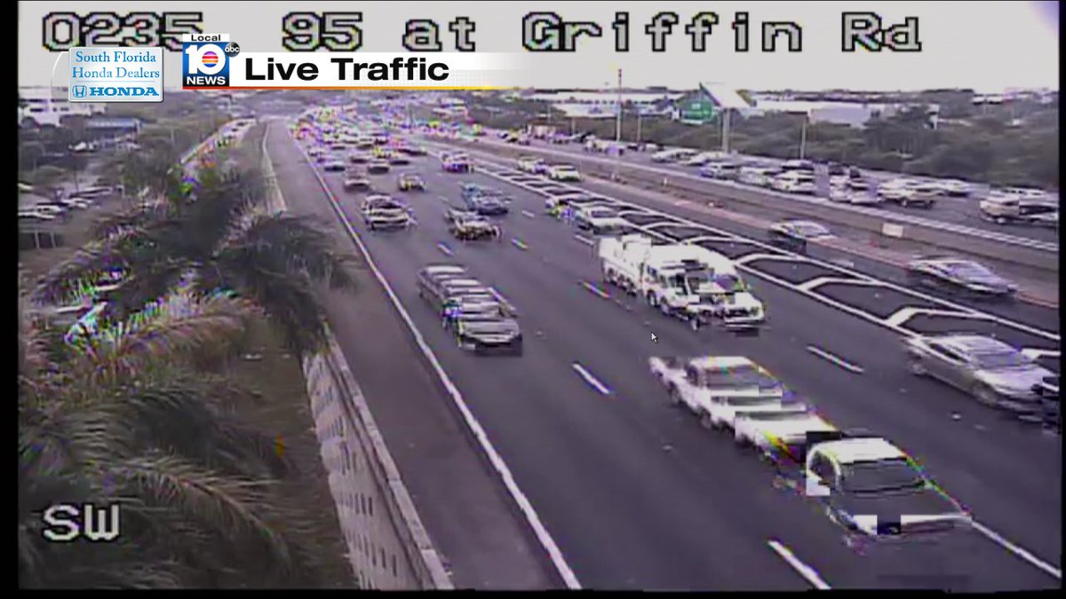 Crash on I-95 SB & Griffin Rd #TRAFFIC https://t.co/2v3rarrMr1