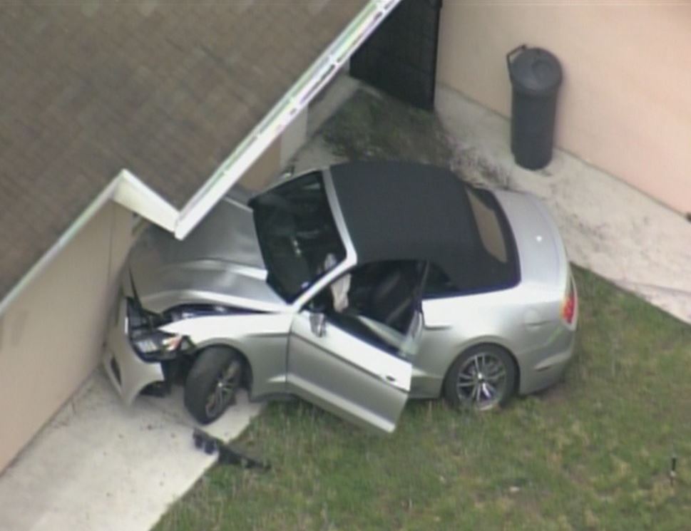 Car vs Home at Miramar Blvd and Tarpon Dr/ near University Dr #TRAFFIC https://t.co/Cqd7P5RaFz