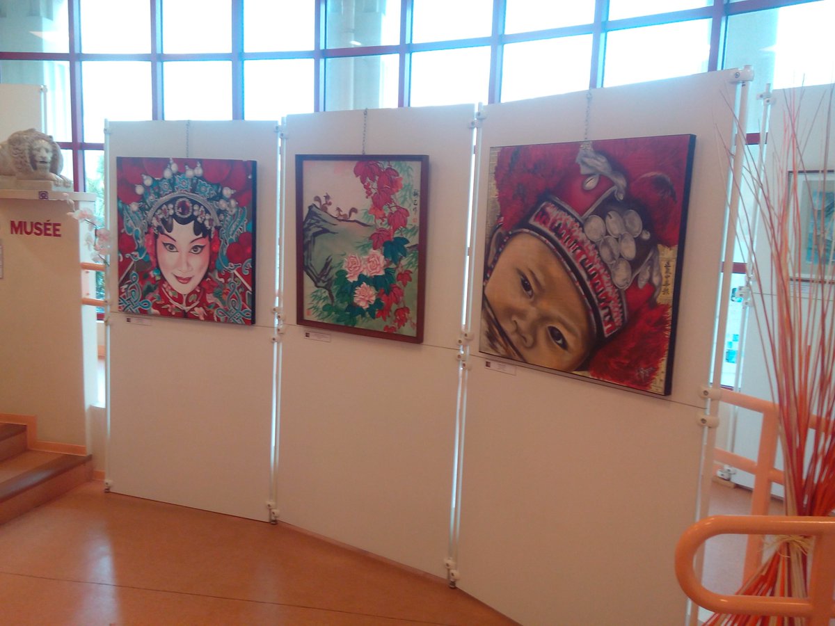 PortraitFusain's tweet photo. Cette année le prix de la ville de Biarritz était pour moi #Musée @MuseeAsiatica #painting #Oil https://t.co/6NF6t28uxB