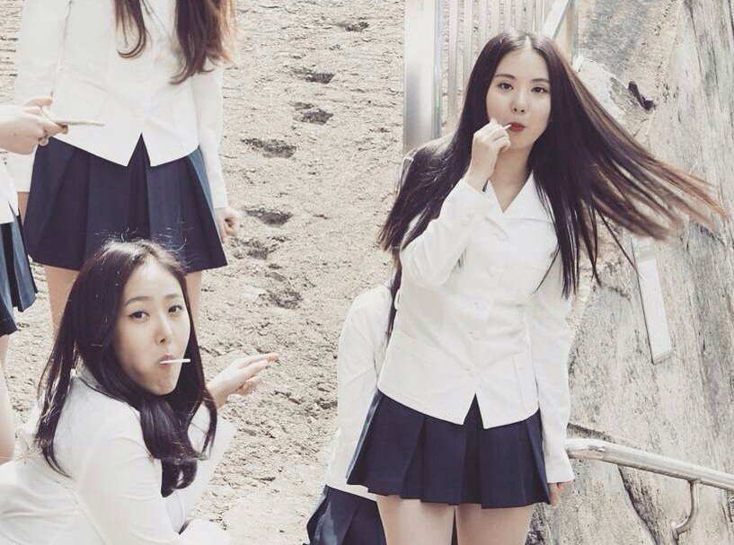Elle_choo's tweet photo. I want to be those lollipop and that gum ๐
#gfriend to #GangFRIEND real quick https://t.co/JLuXpJFY8T